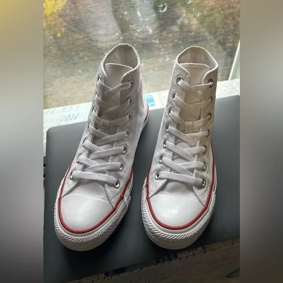 Converse Chuck Taylor All Star White canvas high tops. Size 9 Women, 7 Men - Picture 5 of 7